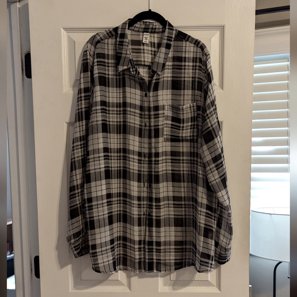 Old Navy Black and White Plaid Blouse size XXL Tall